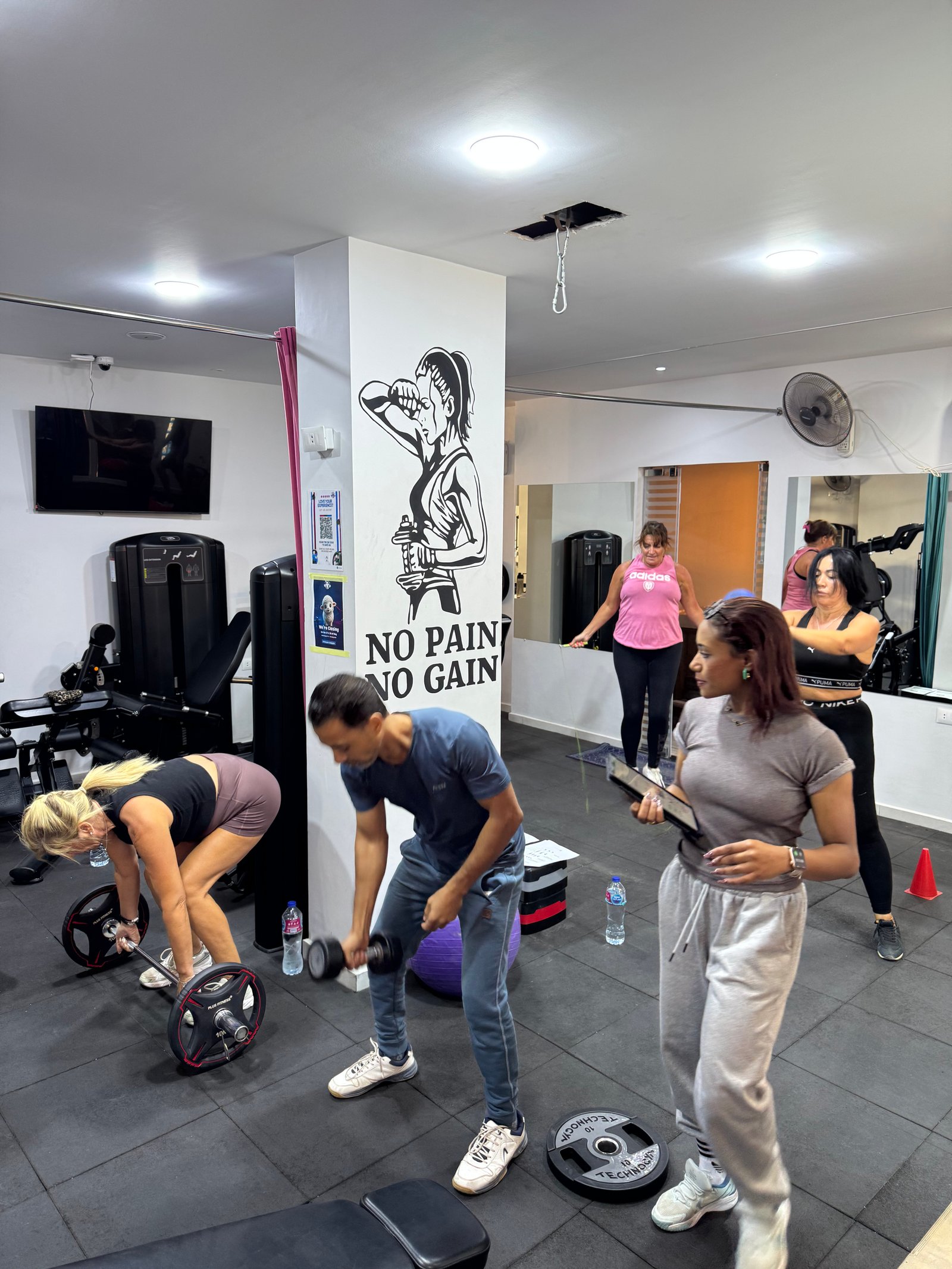 Members training at Fitness World & Spa